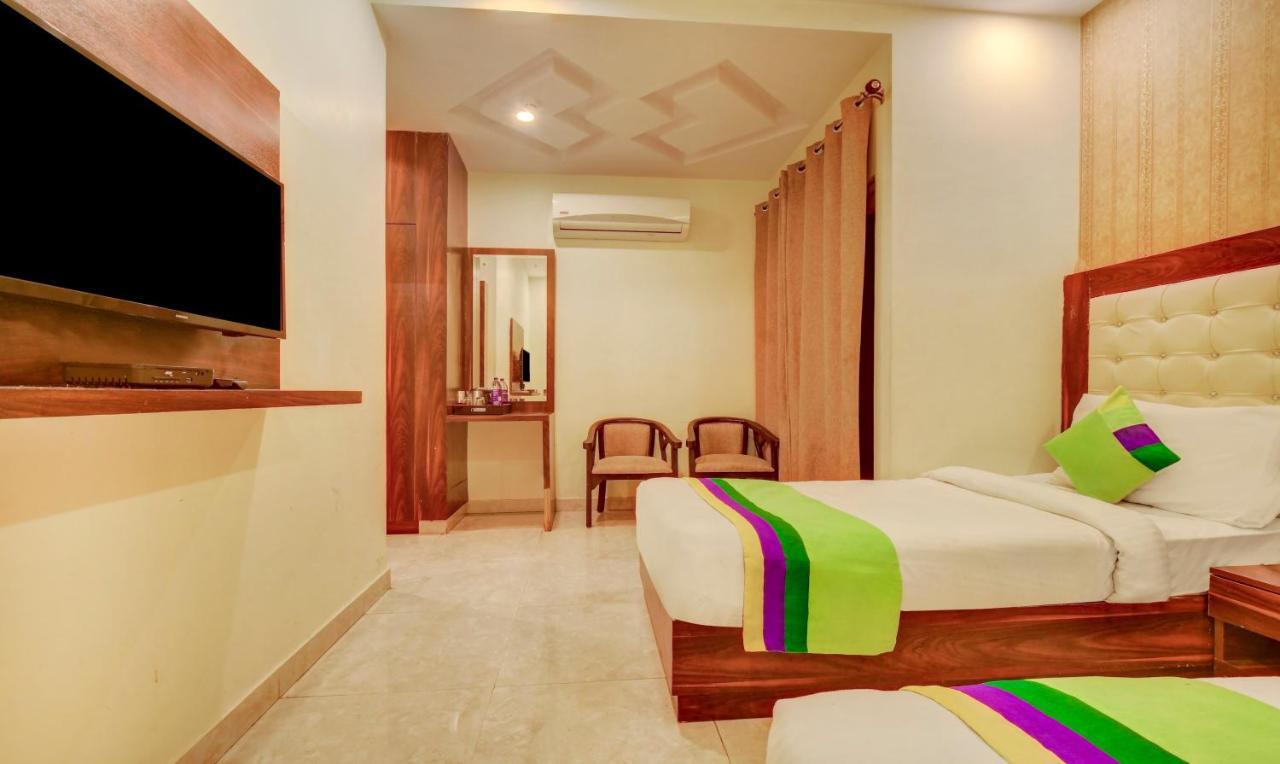 Готель Treebo G K Residency Near Dehradun Railway Station Екстер'єр фото