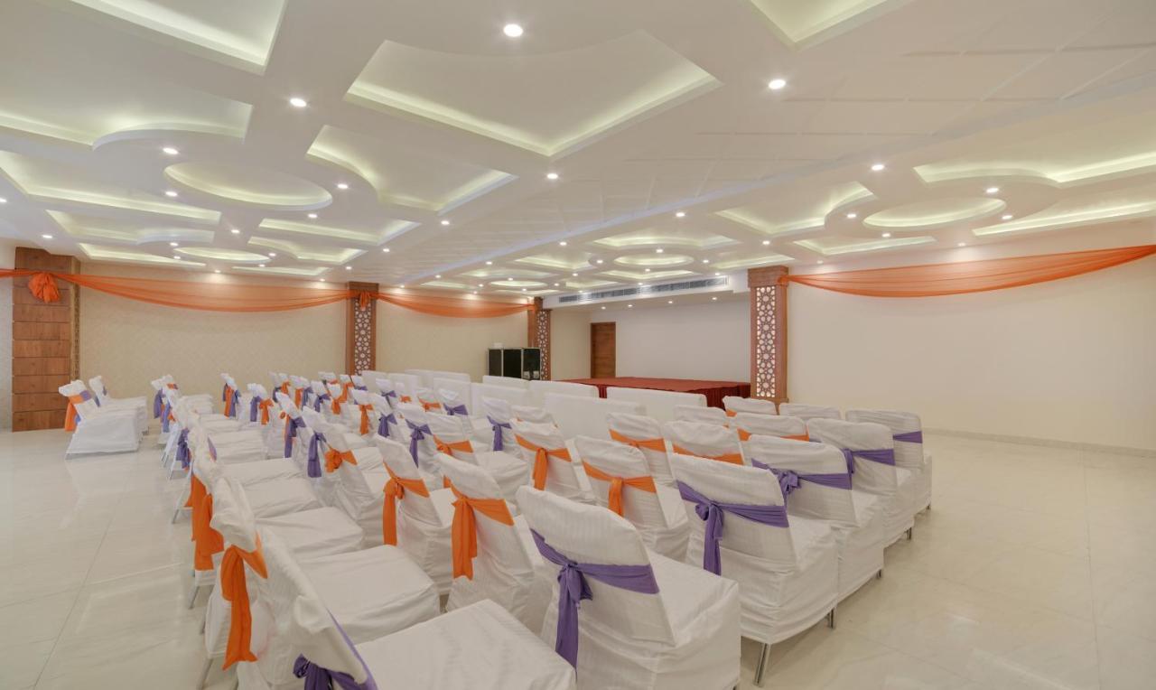 Готель Treebo G K Residency Near Dehradun Railway Station Екстер'єр фото